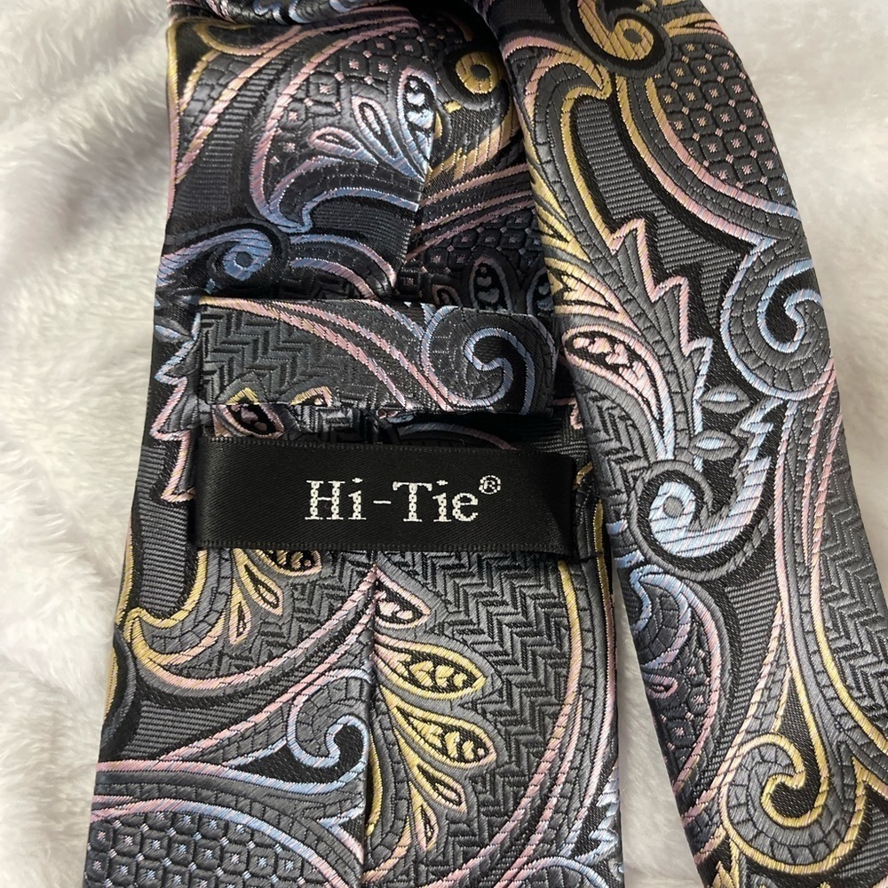 Hi-Tie pattern tie.‎ 100% silk - Picture 4 of 5